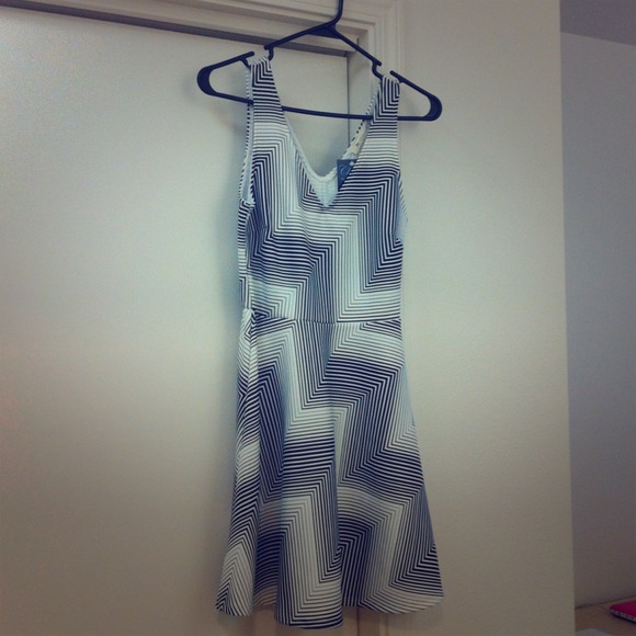 Everly black&white graphic print dress