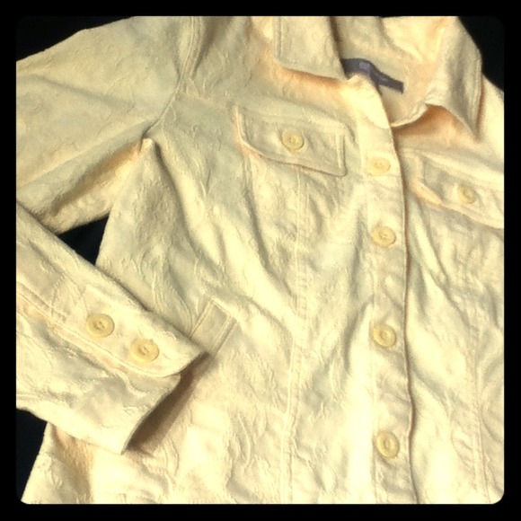 Beautiful Yellow Jacket w lace pattern!