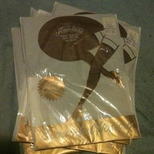 Thigh high panty hose