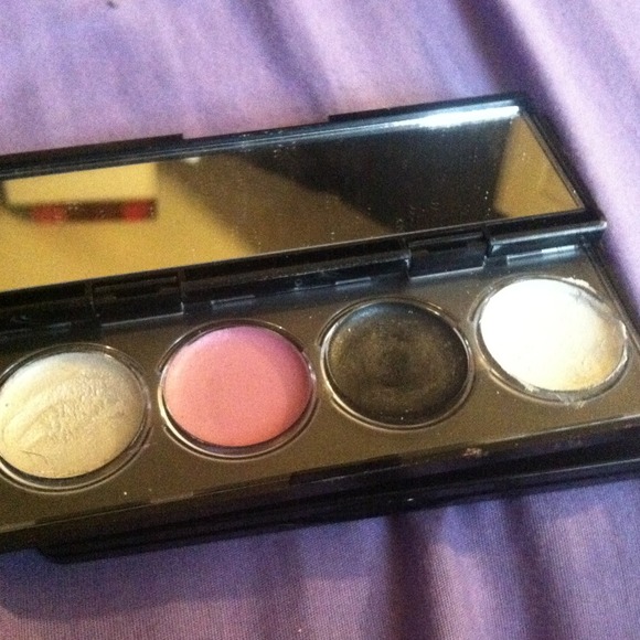 Eye shadow! - Picture 2 of 2