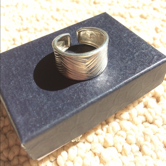 Solid Silver Ring - Picture 2 of 6