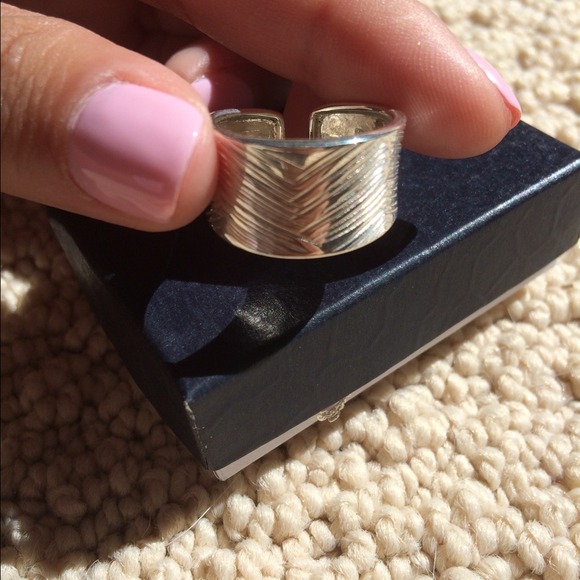 Solid Silver Ring - Picture 3 of 6
