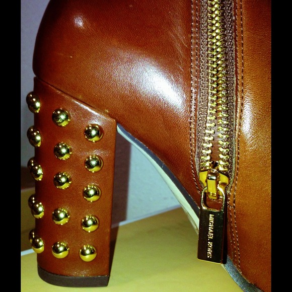 🚫SOLD OUT🚫Michael Kors Boot 💯Authentic 👍 - Picture 3 of 3