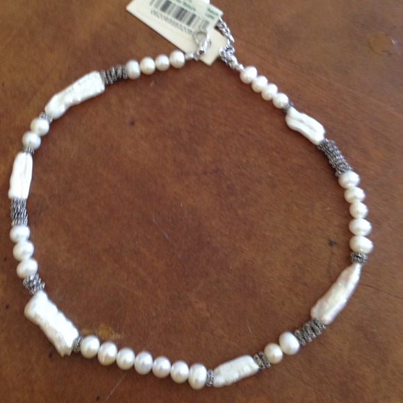New with tag Carolee necklace with pearls