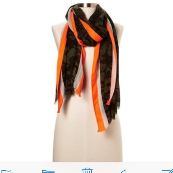 ❌❌Sold❌❌Gap Camo neon trim scarf