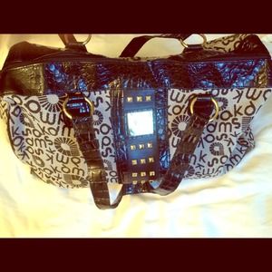 💯 Authentic!! Akademiks Traveling Duffel Bag