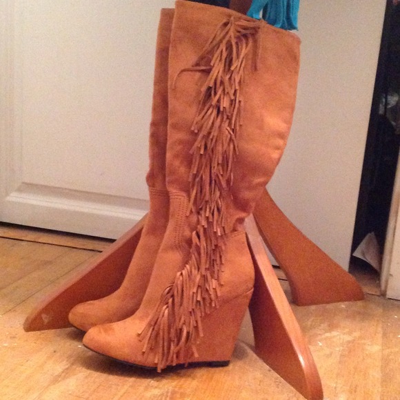 Light brown suede fringe boots