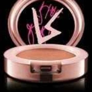 🚫SOLD🚫Riri hearts MAC fall collection