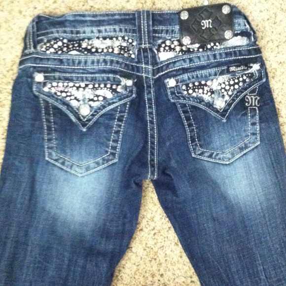 Sold. REDUCED! Miss me capris.
