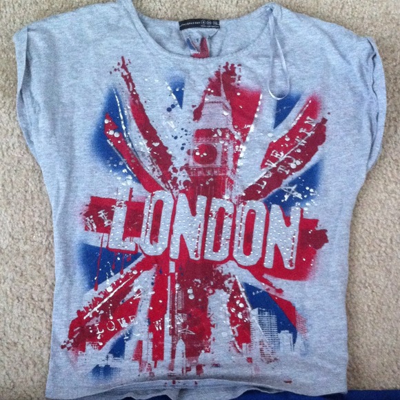 Gray sleeveless shirt London Design