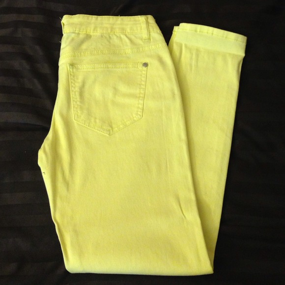 🚫SOLD IN BUNDLE🚫⬇️REDUCED! yellow skinny jeans