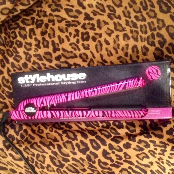 Style House Zebra Print Ceramic Flat Iron 🎀