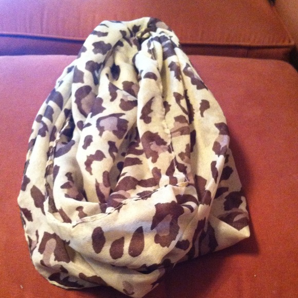 GORGEOUS SPRING INFINITY SCARF - Picture 1 of 1