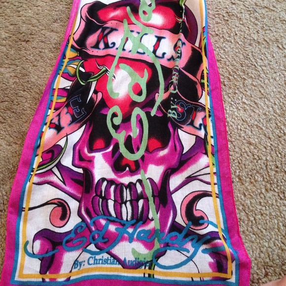 Ed hardy scarf