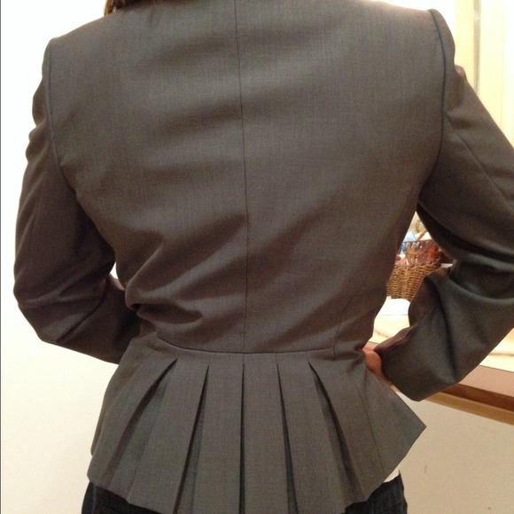 Calvin Klein grey suit / skirt - Picture 3 of 4