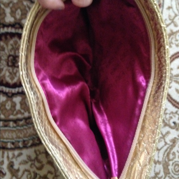 Guess clutch purse! - Picture 4 of 5