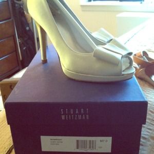 Stuart Weitzman - ivory satin "bowright" heels