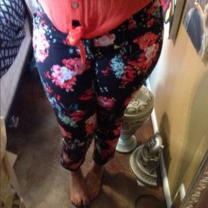 Black Floral colorful ankle jeans new with tags😊