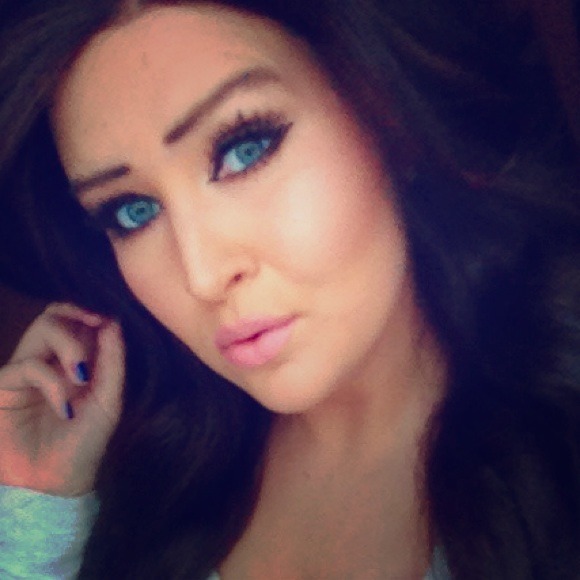 Nothing!!! Just showing my wigs on!!! - Picture 1 of 4