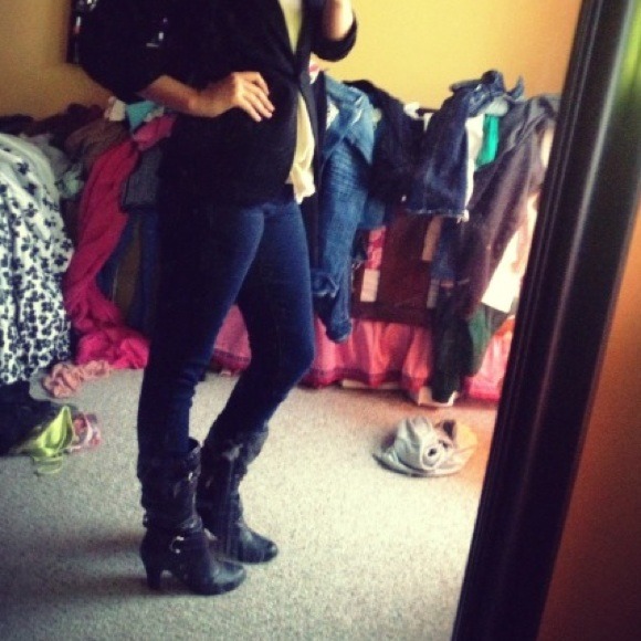 Nothing!!! Just showing my wigs on!!! - Picture 4 of 4