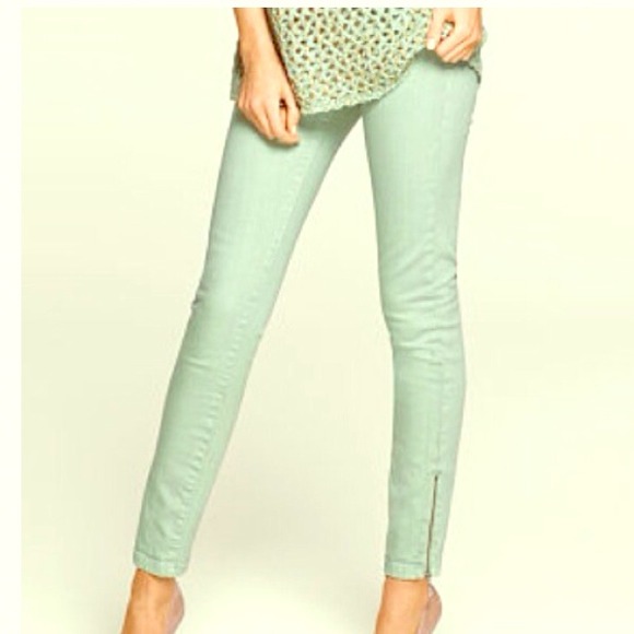 🎉HOST PICK🎉VS Mint Skinny Jeans