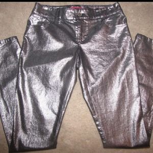 Alice + Olivia Pants - Alice + Olivia Silver Skinnys Alice + Olivia Pants - Alice + Olivia Silver Skinnys