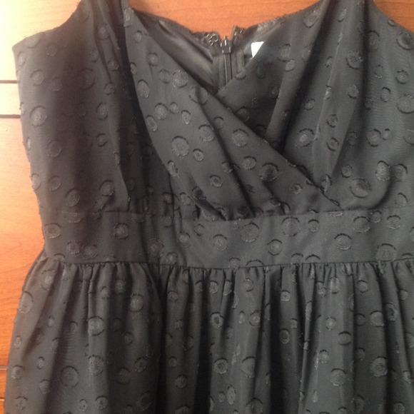 Classic black dress perfect for homecoming formal - Picture 4 of 4