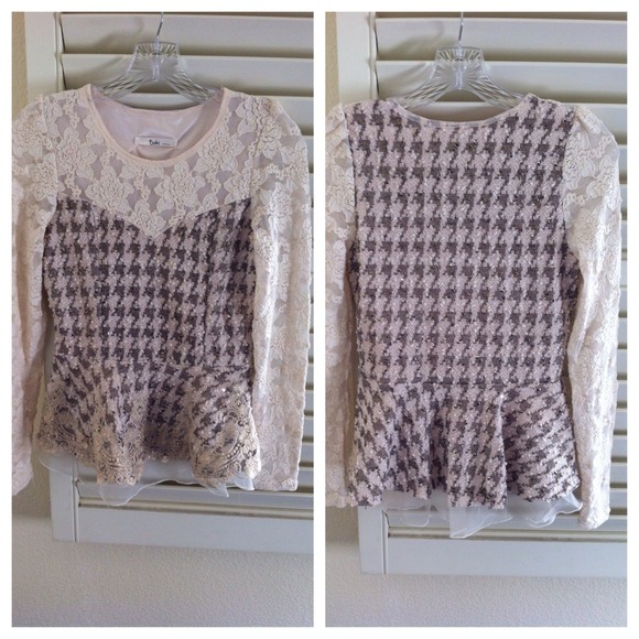 🔴SOLD🔴Crochet Lace Sleeve Metallic Peplum Top - Picture 3 of 4