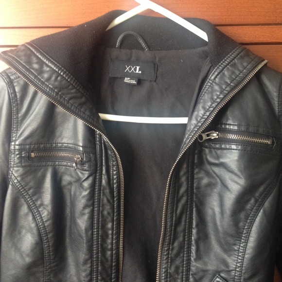 Faux leather jacket from forever 21 classic fit - Picture 3 of 3