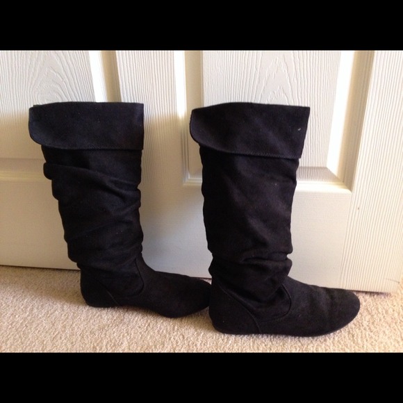 Size 8 suede black boots like new worn once