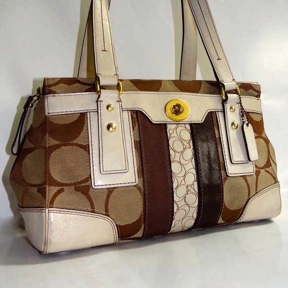 Coach Hamptons Signature Carryall (White/Khaki)