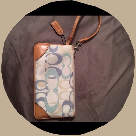 Coach Clutches & Wallets - Coach wristlet