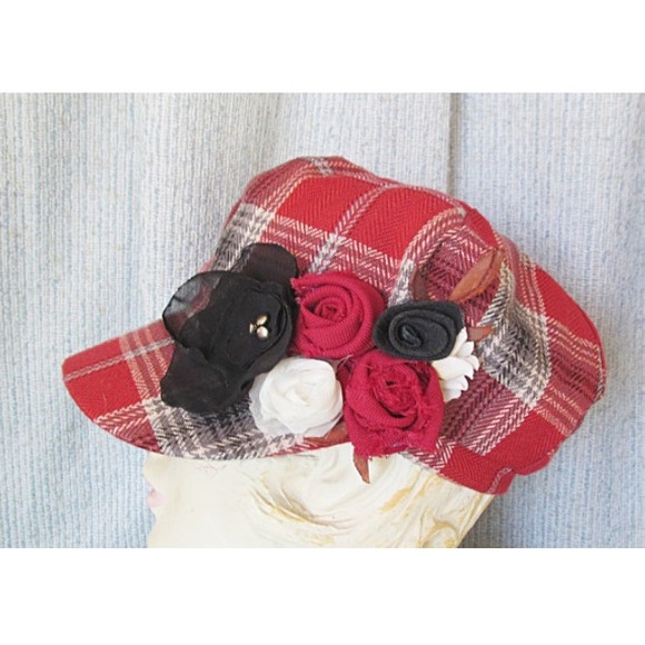 Red plaid embellished engineers cap