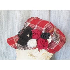 Red plaid embellished engineers cap