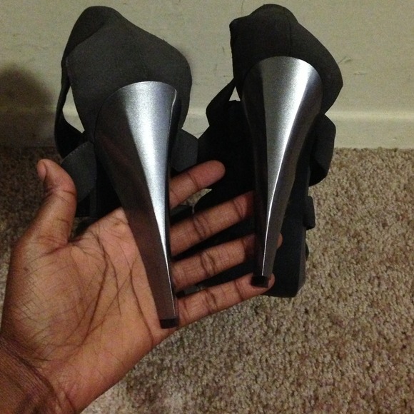 Heels - Picture 2 of 3