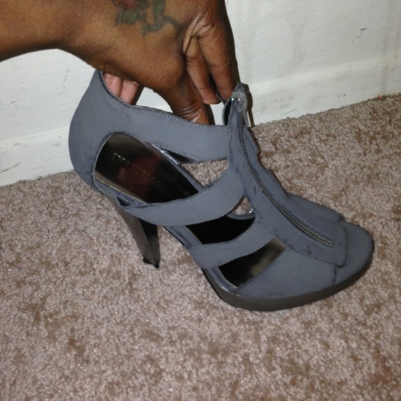 Heels - Picture 3 of 3