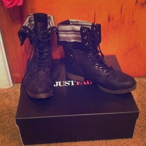 Black lace up boots, brand new, must go!