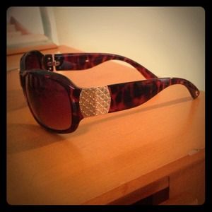 Oscar de la renta sunglasses