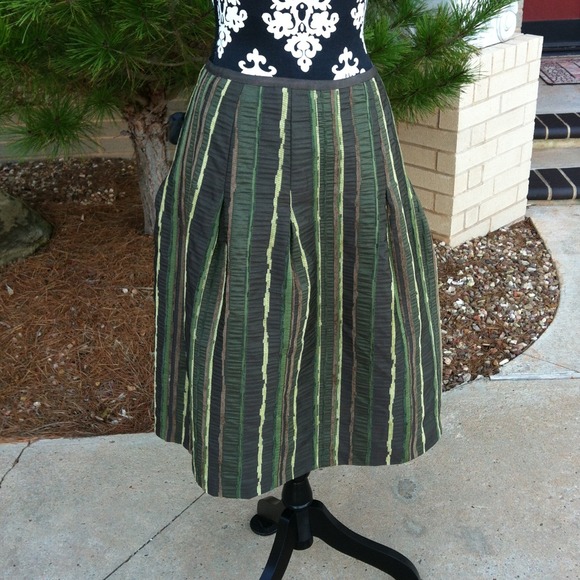 Pretty Multitextured Skirt - ON TREND!!! - Picture 1 of 4