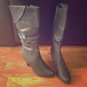 Grey ankle boots. More sizes available.
