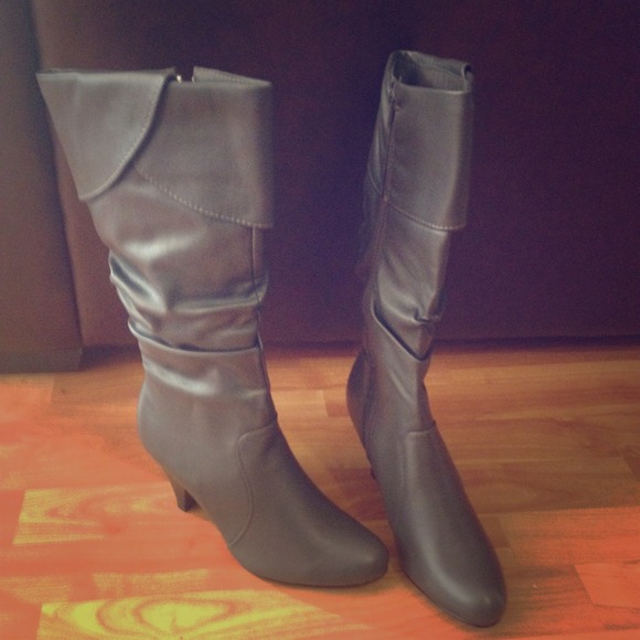 Grey ankle boots. More sizes available.
