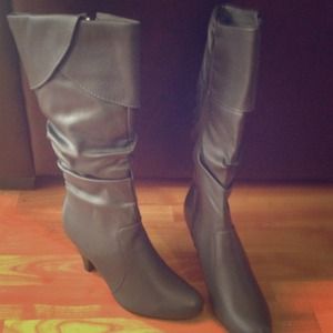 Grey ankle boots. More sizes available.