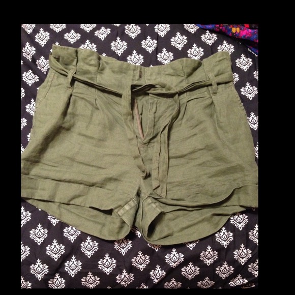 High waisted army green shorts 😄❤️TRADED❤️