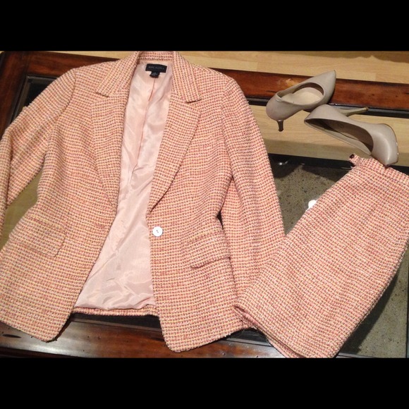 2 Pieces Suit (PRICE REDUCED) - Picture 2 of 4