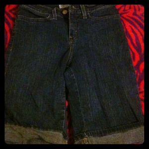Levi's - Size 4 Knee Length Shorts