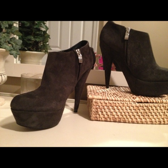 Steven by Steve Madden Shoes - Grey suede platform booties