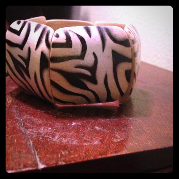 Stretchy bangle bracelet