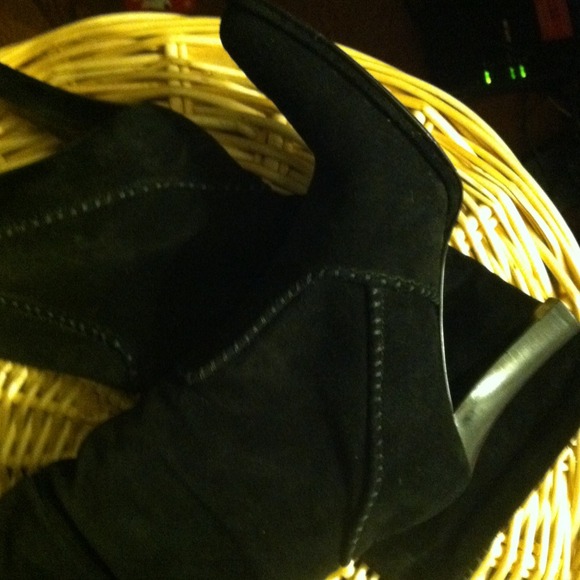 Nine West black suede slouch boot, size 6.5 - Picture 3 of 4