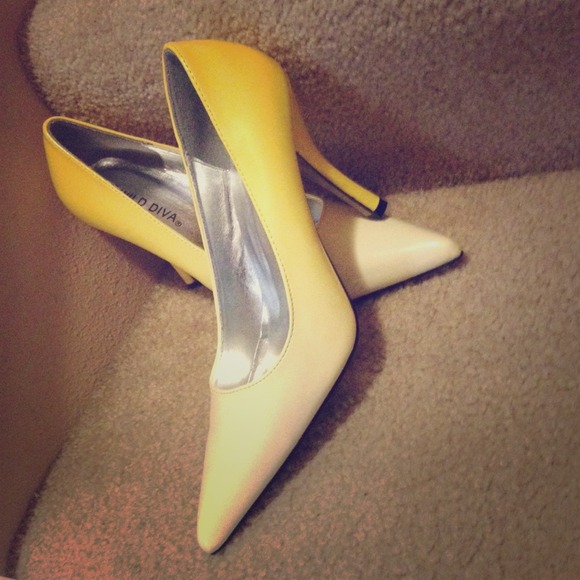 Yellow ombré pointed toe heels (+sizes available)