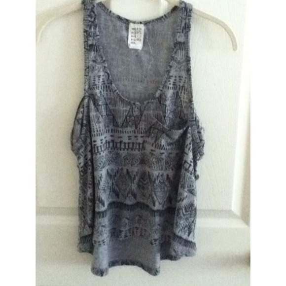 🚫SOLD🚫 Billabong tribal tank top!🔺🔻 - Picture 2 of 4